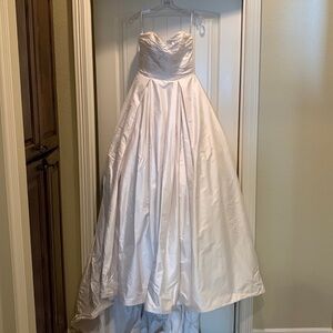 Paloma Blanca size 8 wedding gown